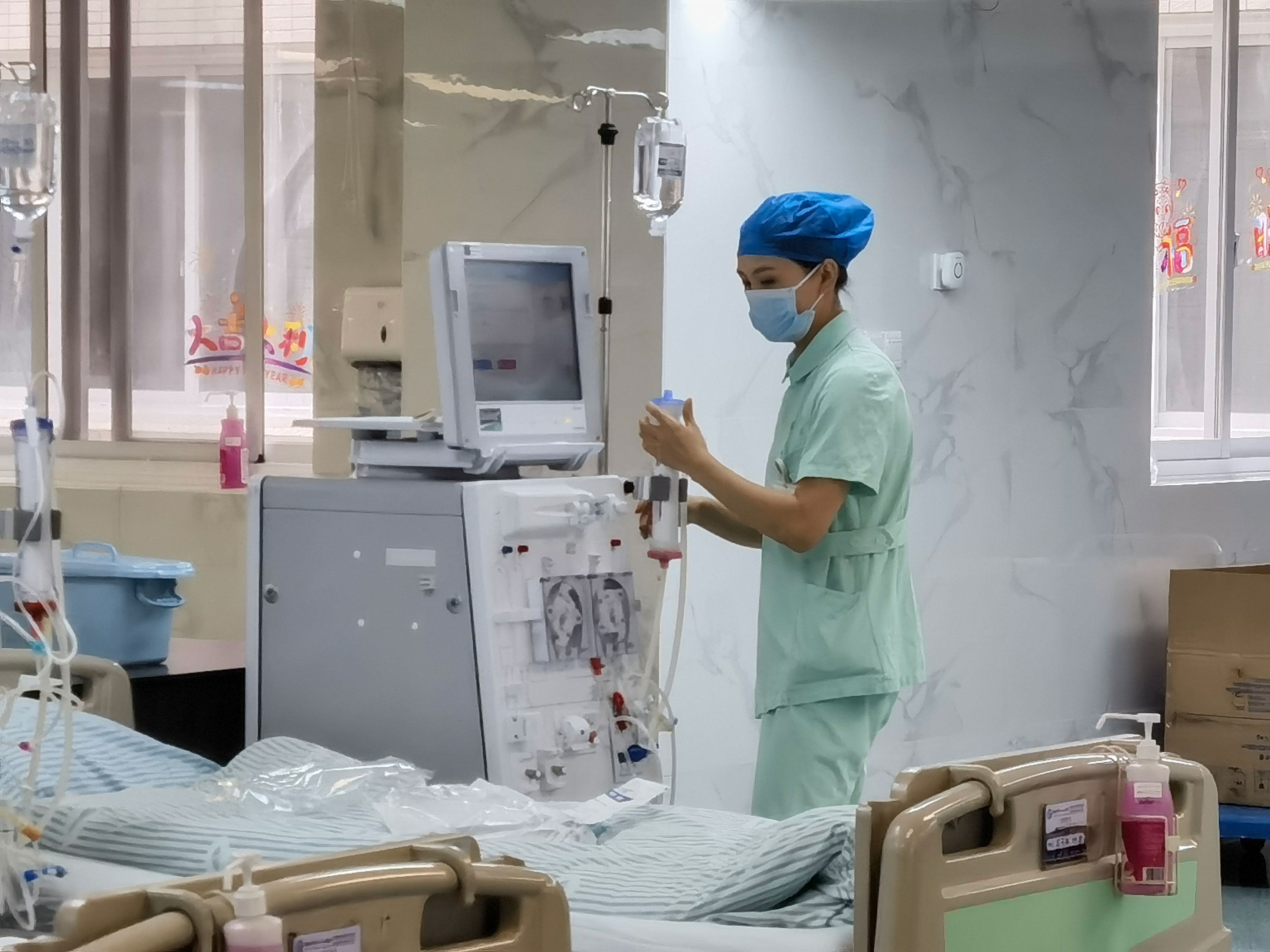 血透医护人员用坚守与爱，照亮了透析患者的生命之路。