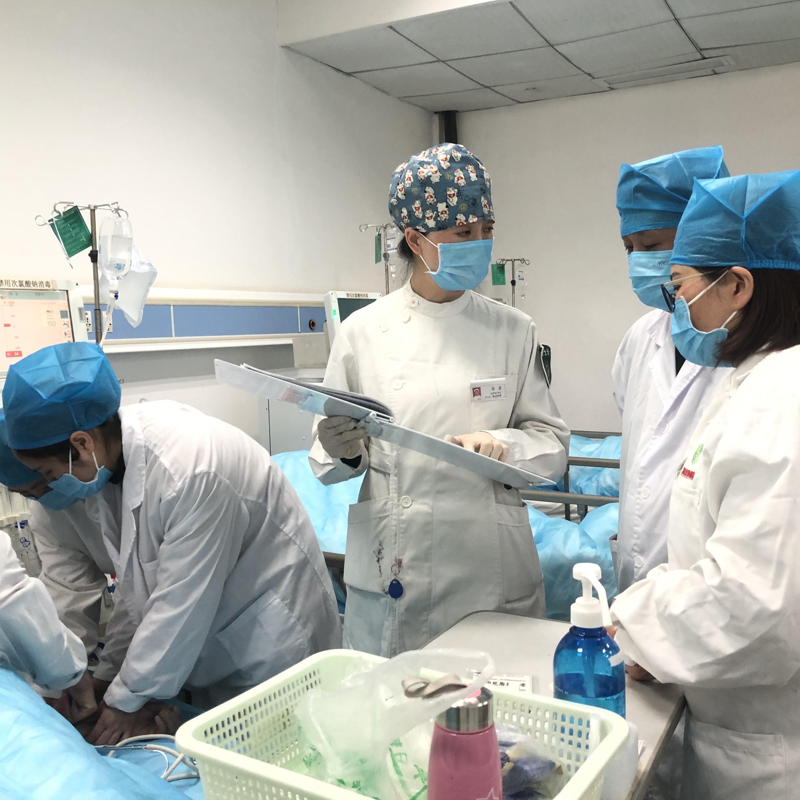 针尖上的生命守护：血透护士与透析患者的“生命线”。