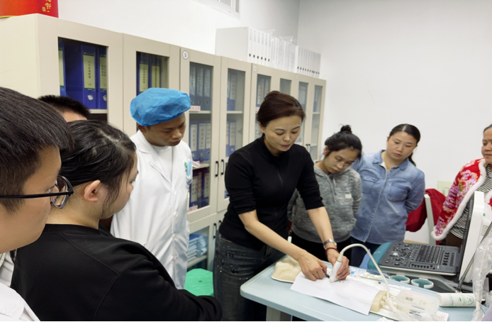 针尖上的生命守护：血透护士与透析患者的“生命线”。